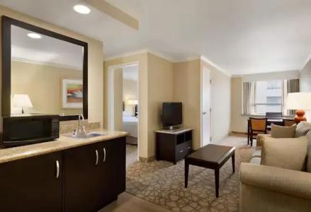 Embassy Suites Los Angeles - 26