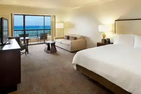 Hilton Hawaiian Village Waikiki Beach Resort - 7