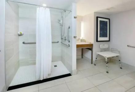DoubleTree by Hilton New York - 50