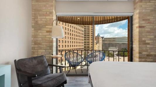 Riverwalk Plaza - 70