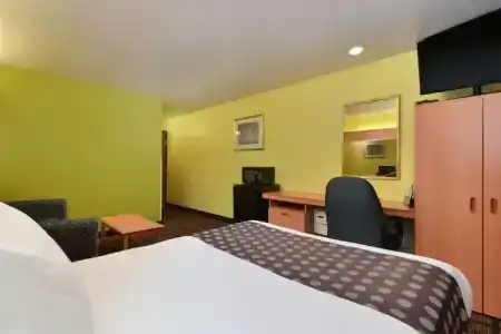 Microtel Inn & Suites by Wyndham Ft. Worth North/At Fossil - 41