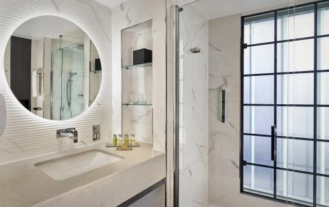 DoubleTree by Hilton London – West End - 10