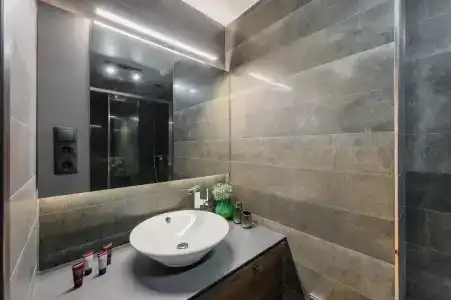 Emerald Downtown Suites - 37