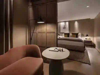 The Londoner - 32