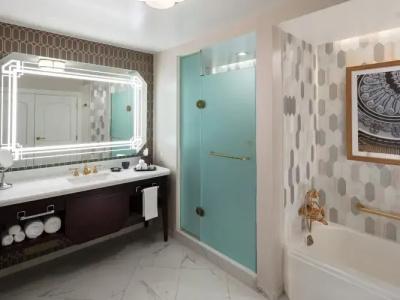 The Higgins New Orleans, Curio Collection By Hilton - 65