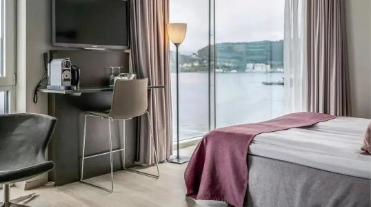 Quality Waterfront - 60