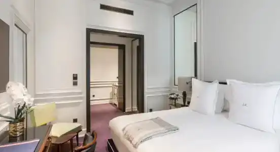 j.k. Place Paris - 15
