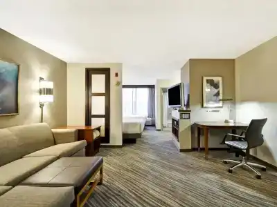 Hyatt Place Uptown - 37
