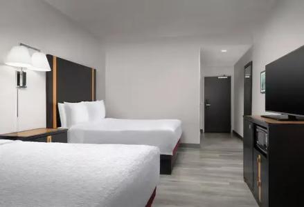 Hampton Inn & Suites/East - 22
