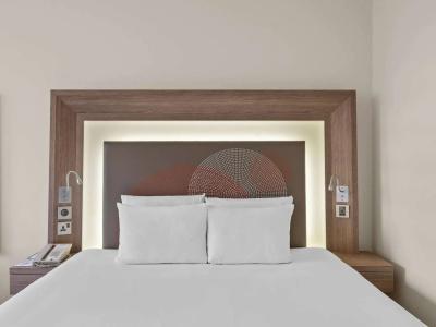 Novotel World Trade Centre Dubai - 7