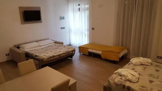 Bella Lazise - 54