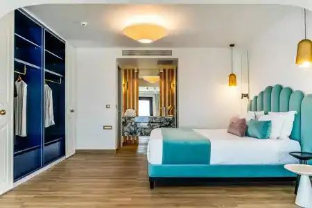 Cresanto Luxury Suites - 90