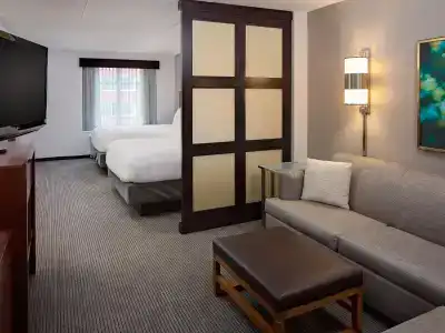 Hyatt Place North Shore - 36