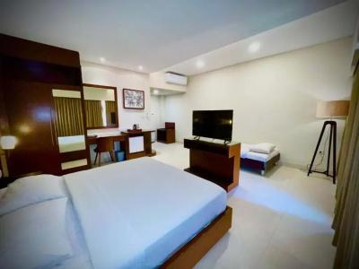 Yulia Beach Inn Kuta - 78