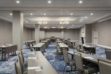 Deltas by Marriott Virginia Beach Bayfront Suites - 17