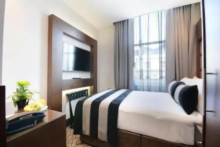 Park Grand Paddington Court - 40