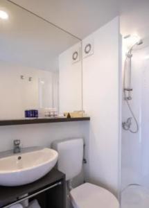 Arena One 99 Glamping - 52