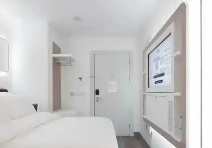 Yotel Airport, City Entrance - 11