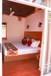 New Breeze Thoddoo Inn - 9