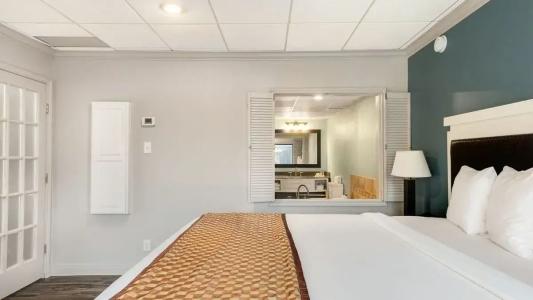 Riverwalk Plaza - 131