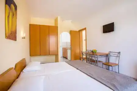 Dias Studios & Suites - 24