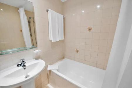 Ramada & Suites by Wyndham Costa del Sol Fuengirola - 193