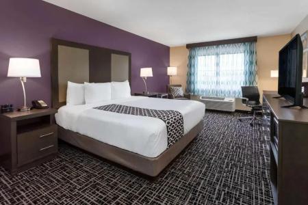 La Quinta by Wyndham Airport - 53
