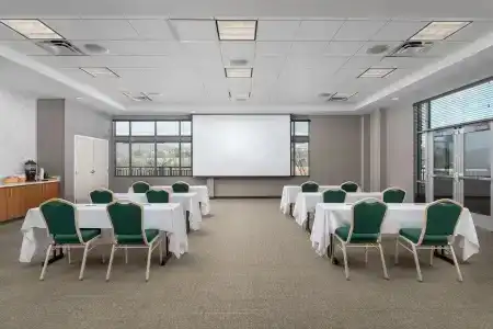 SpringHill Suites by Marriott Downtown/Cameron Harbor - 15