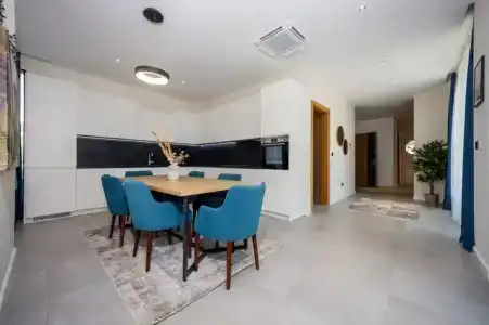 Royal Blue & Residences - 84