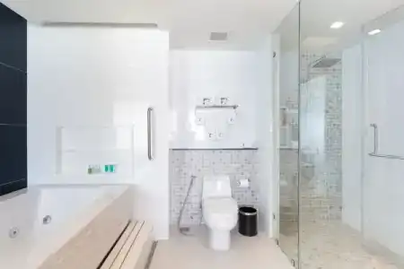 Clover Patong Phuket - Sha Plus - 77