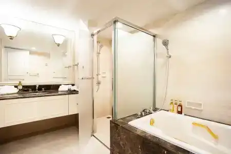 Nikko Kansai Airport - 3 mins walk to the airport - 49