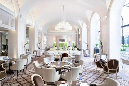 Four Seasons George v Paris - 17