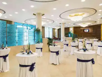 Swissôtel Al Murooj Dubai - 3