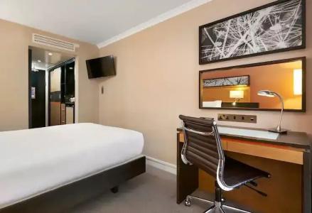 Hilton London Kensington - 40