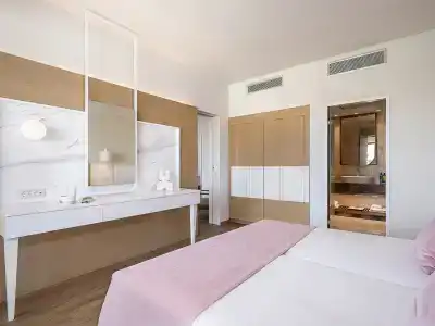 Avra Imperial - 105
