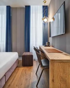 The Modernist - 52