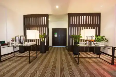 Holiday Inn Abu Dhabi, An Ihg - 10