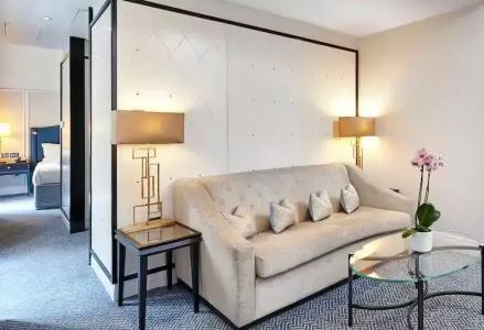 The Waldorf Hilton - 103