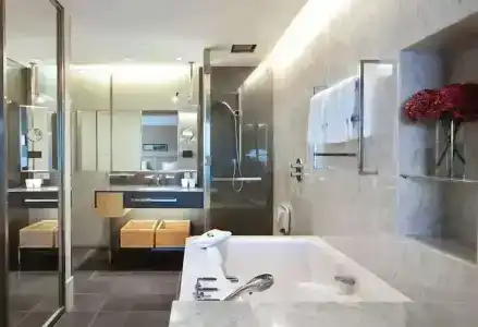 Hilton - 32