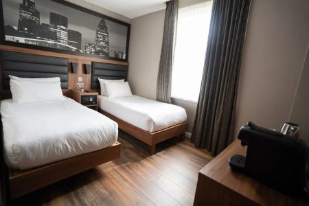 London Court - 37