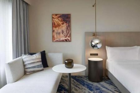 Hilton - 25