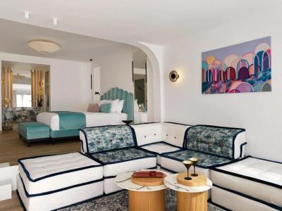 Cresanto Luxury Suites - 89