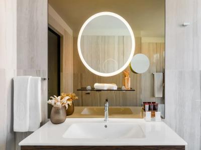Emerald Downtown Suites - 41