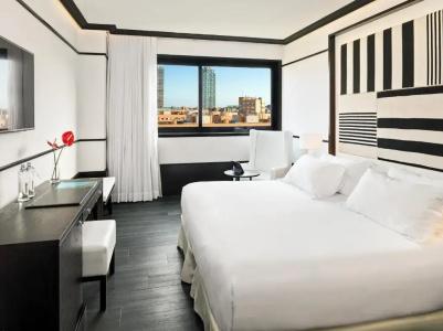 H10 Marina Barcelona - 9