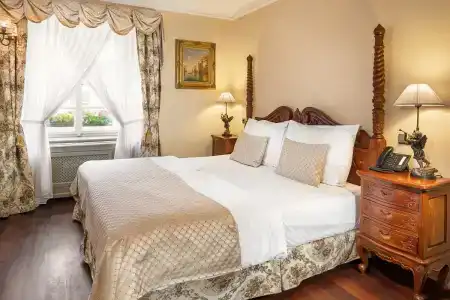 Iron Gate & Suites - 38