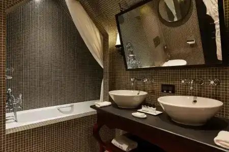 Le Pavillon de la Reine & Spa - Small Luxurys of the World - 26