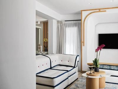 Cresanto Luxury Suites - 78