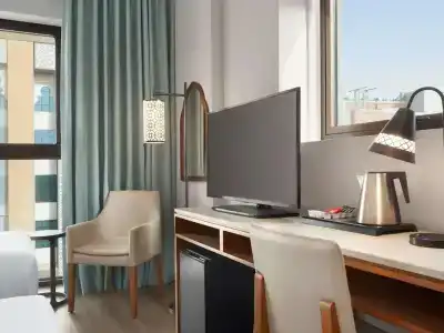 Super 8 by Wyndham Dubai Deira - 34