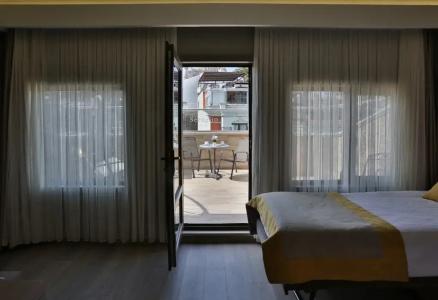 Seraglio & Suites - 83