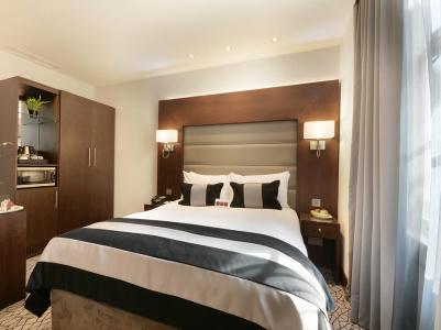 Park Grand Paddington Court - 45